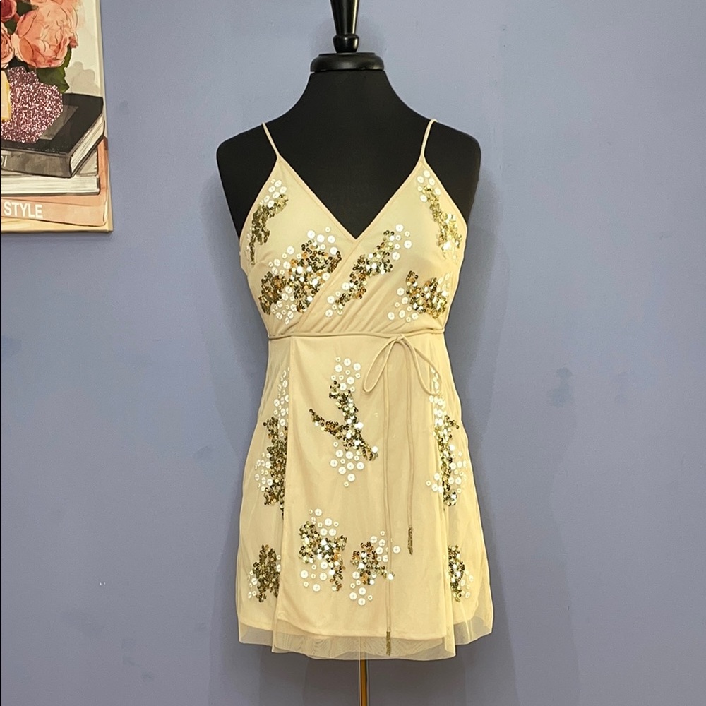 Altar’d State Cream Sequin Sleeveless V-Neck Mini Dress Size Medium NWT